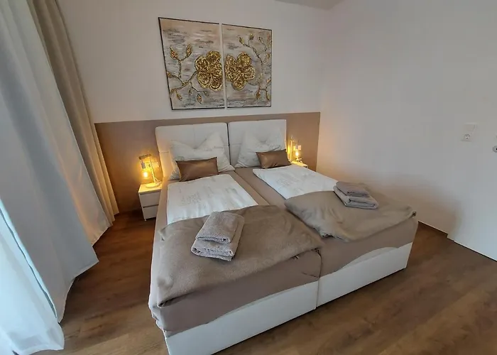 公寓 Auszeit Steiraland 8 Mit Ueberdachten Balkon Und Parkplatz 莱奥本