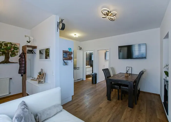 Auszeit Steiraland 8 Mit Ueberdachten Balkon Und Parkplatz