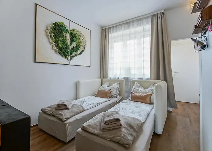 公寓 Auszeit Steiraland 8 Mit Ueberdachten Balkon Und Parkplatz 莱奥本