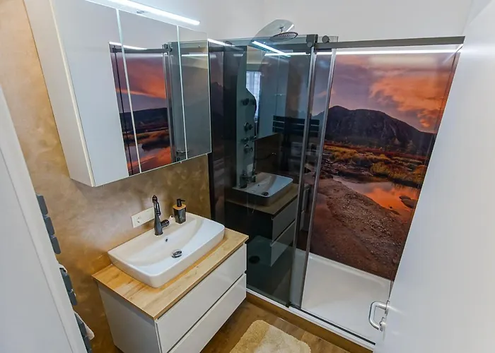 Auszeit Steiraland 8 Mit Ueberdachten Balkon Und Parkplatz 公寓 莱奥本