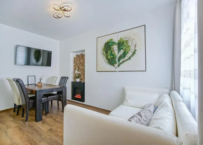 Auszeit Steiraland 8 Mit Ueberdachten Balkon Und Parkplatz * 莱奥本